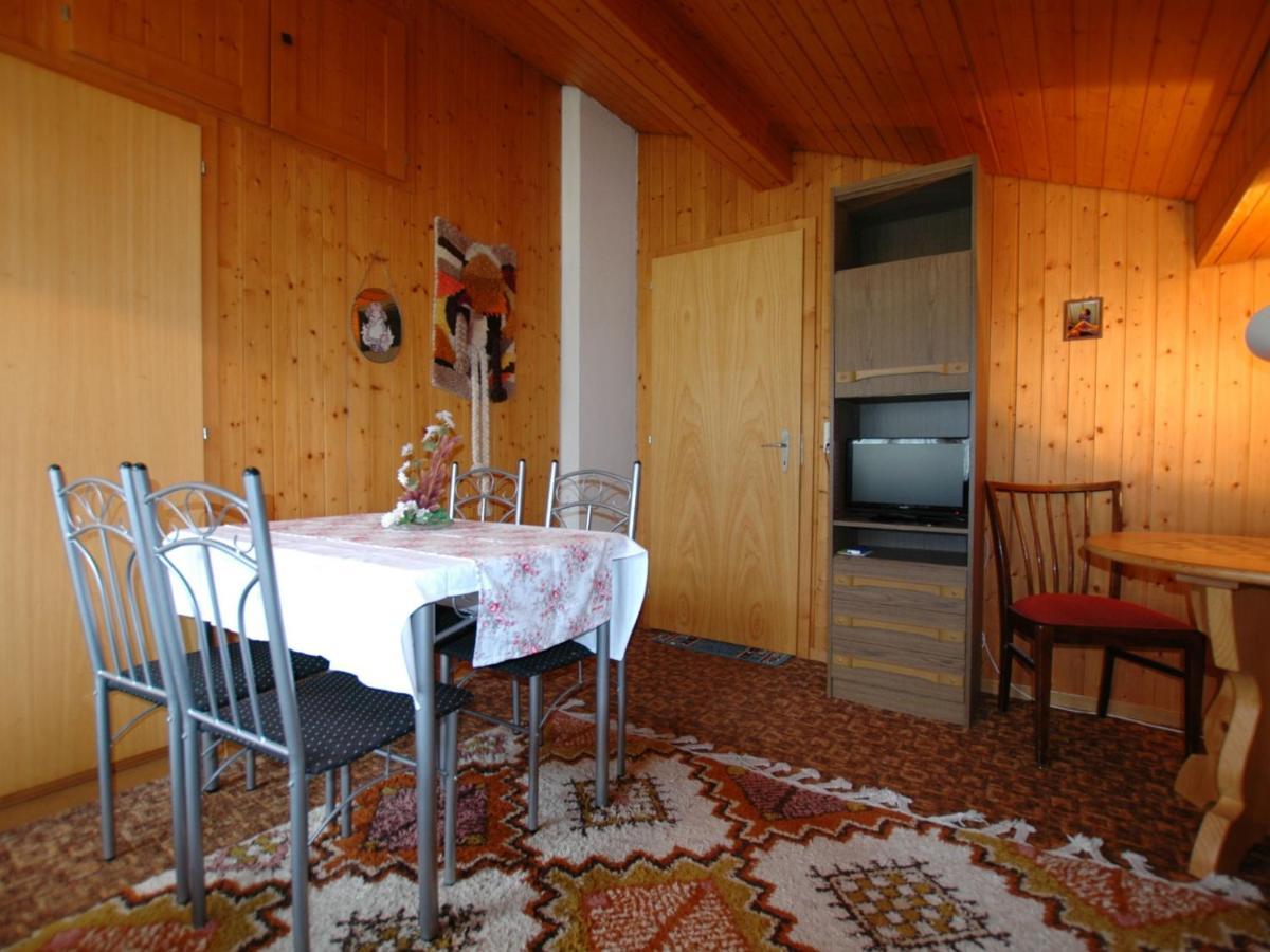 Pristine Home In A Charming Village Large Grassy Sunbathing Area View Of The M Nch And Jungfrau Wilderswil Eksteriør billede